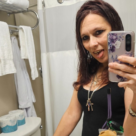 Meet your Posher, Tanya - Picture 1 of 1